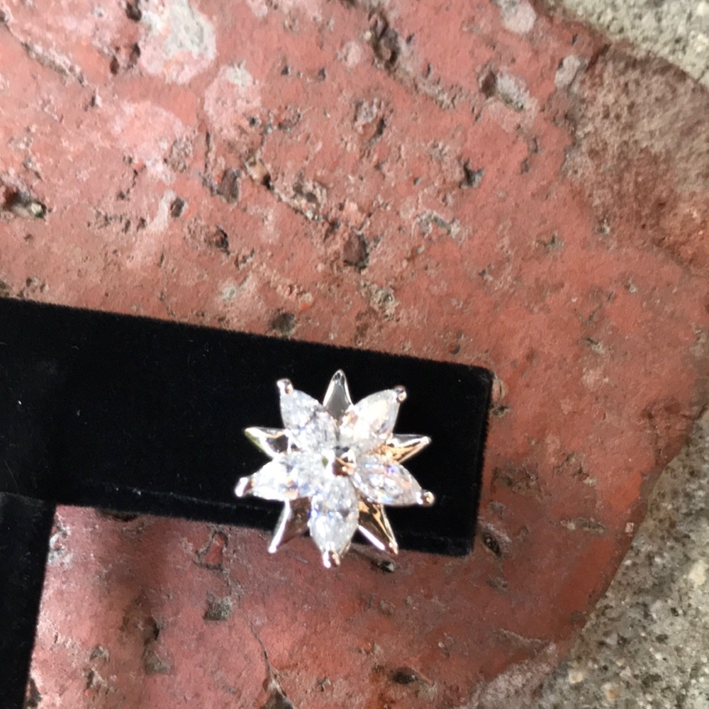 CZ crystal and silver flower/starburst studs - Picture 3 of 3